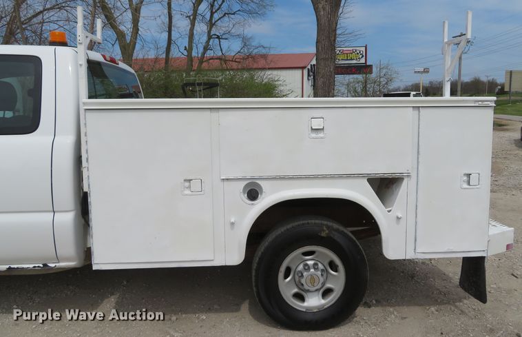 image for item DI2116 2002 Chevrolet Silverado 2500HD  Ext. Cab utility bed pickup truck