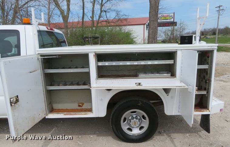 image for item DI2116 2002 Chevrolet Silverado 2500HD  Ext. Cab utility bed pickup truck