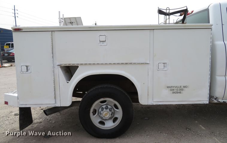 image for item DI2116 2002 Chevrolet Silverado 2500HD  Ext. Cab utility bed pickup truck