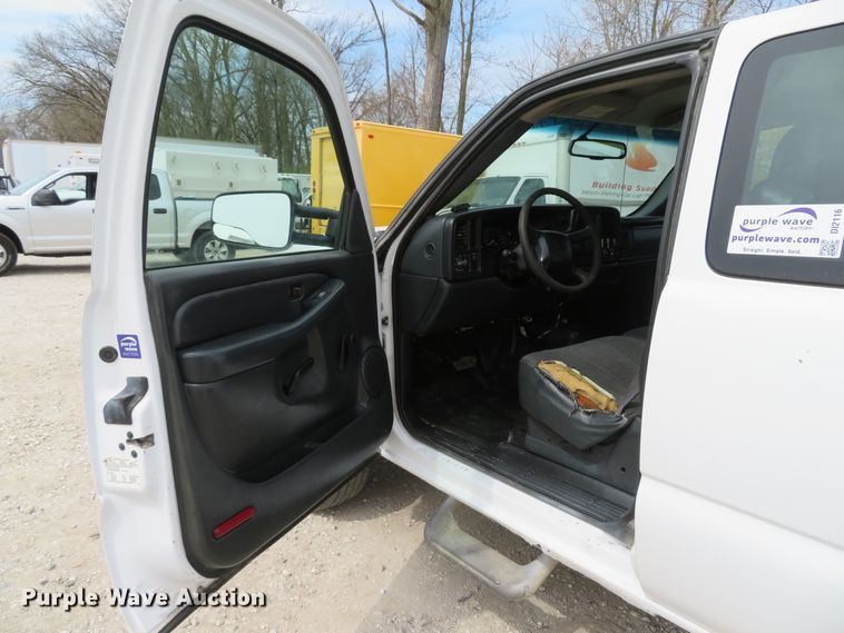 image for item DI2116 2002 Chevrolet Silverado 2500HD  Ext. Cab utility bed pickup truck