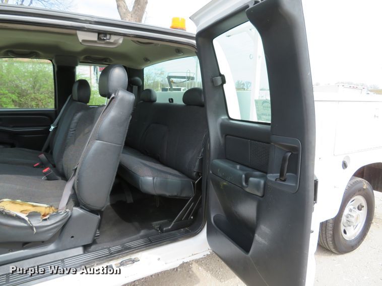 image for item DI2116 2002 Chevrolet Silverado 2500HD  Ext. Cab utility bed pickup truck