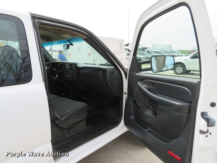 image for item DI2116 2002 Chevrolet Silverado 2500HD  Ext. Cab utility bed pickup truck