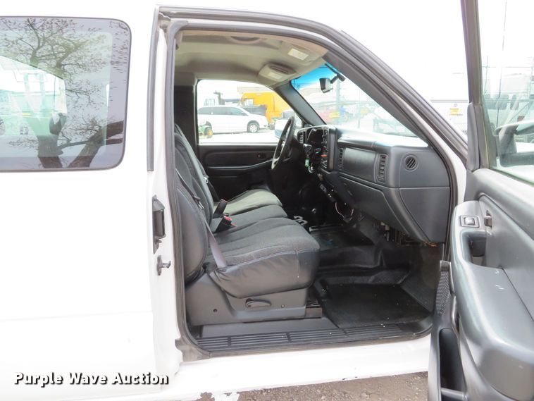 image for item DI2116 2002 Chevrolet Silverado 2500HD  Ext. Cab utility bed pickup truck