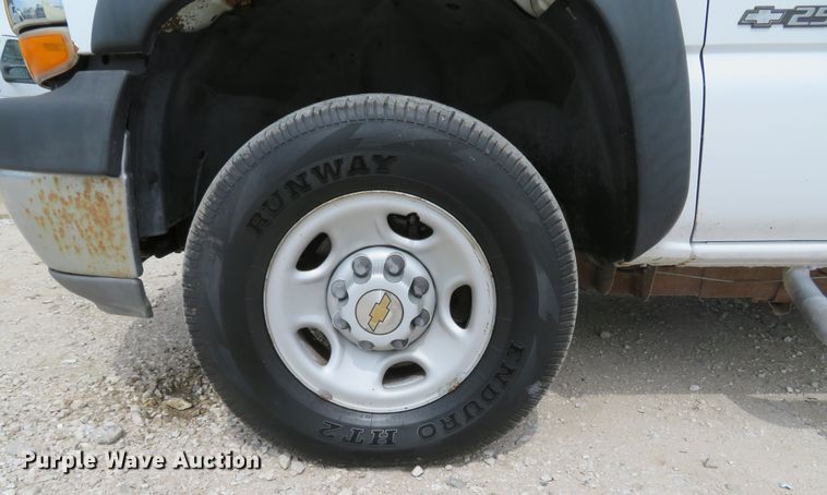 image for item DI2116 2002 Chevrolet Silverado 2500HD  Ext. Cab utility bed pickup truck