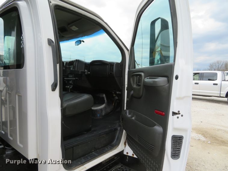 image for item DI2120 2004 GMC C4500 dump truck