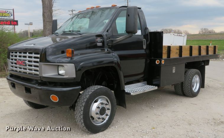 image for item DI2122 2006 GMC C5500 flatbed truck