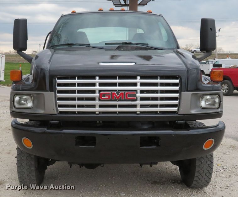 image for item DI2122 2006 GMC C5500 flatbed truck