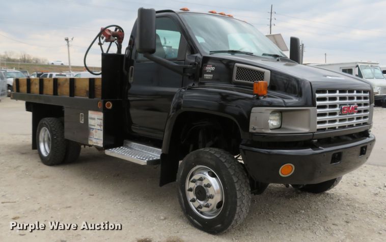 image for item DI2122 2006 GMC C5500 flatbed truck
