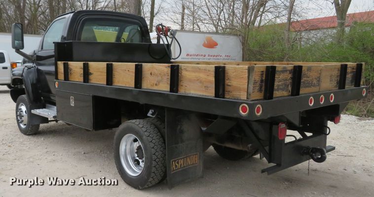 image for item DI2122 2006 GMC C5500 flatbed truck