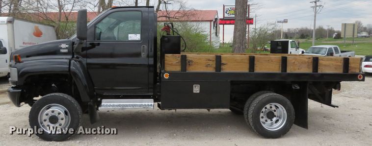 image for item DI2122 2006 GMC C5500 flatbed truck