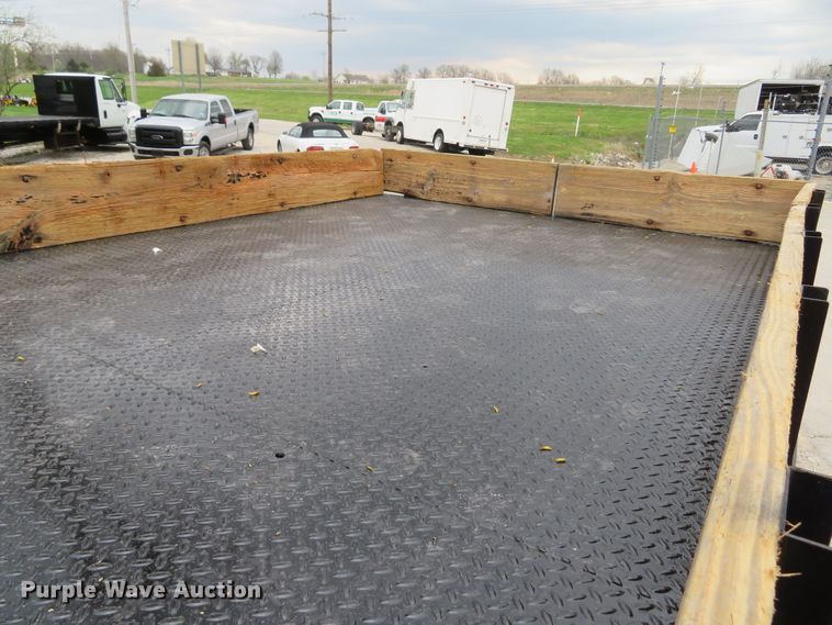 image for item DI2122 2006 GMC C5500 flatbed truck