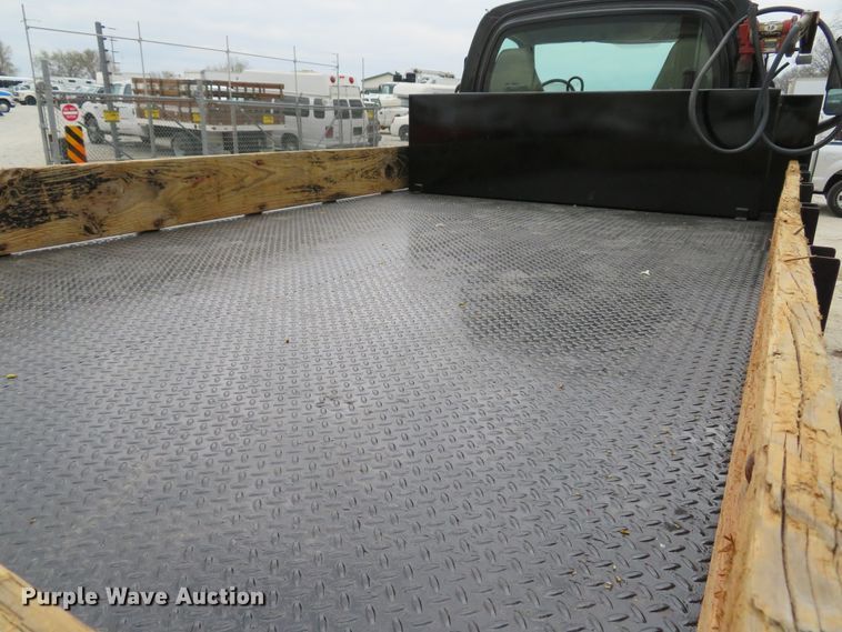 image for item DI2122 2006 GMC C5500 flatbed truck