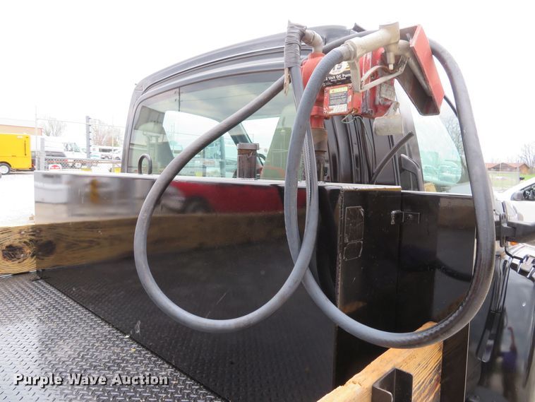 image for item DI2122 2006 GMC C5500 flatbed truck