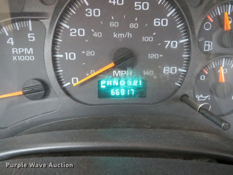 image for item DI2122 2006 GMC C5500 flatbed truck