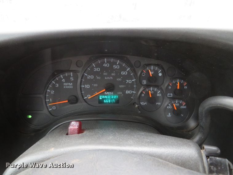 image for item DI2122 2006 GMC C5500 flatbed truck