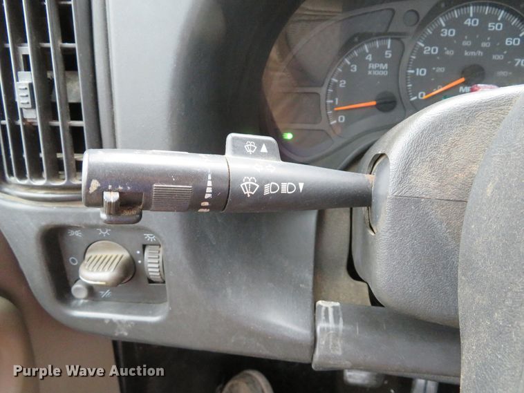 image for item DI2122 2006 GMC C5500 flatbed truck