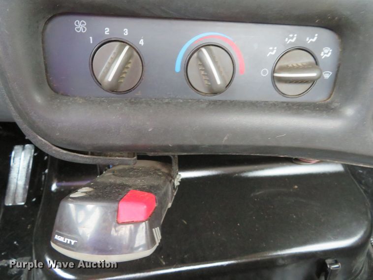 image for item DI2122 2006 GMC C5500 flatbed truck