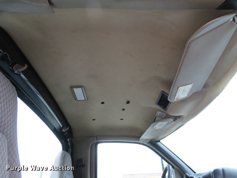 image for item DI2122 2006 GMC C5500 flatbed truck