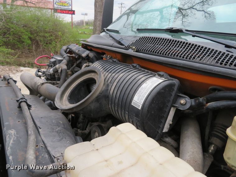 image for item DI2122 2006 GMC C5500 flatbed truck