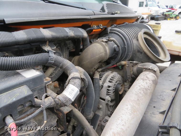 image for item DI2122 2006 GMC C5500 flatbed truck