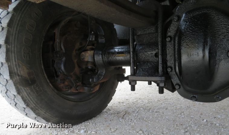 image for item DI2122 2006 GMC C5500 flatbed truck