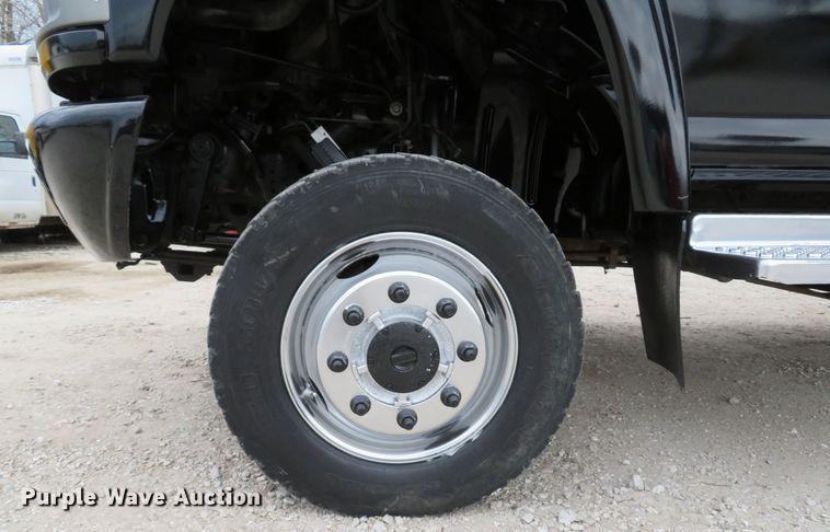 image for item DI2122 2006 GMC C5500 flatbed truck