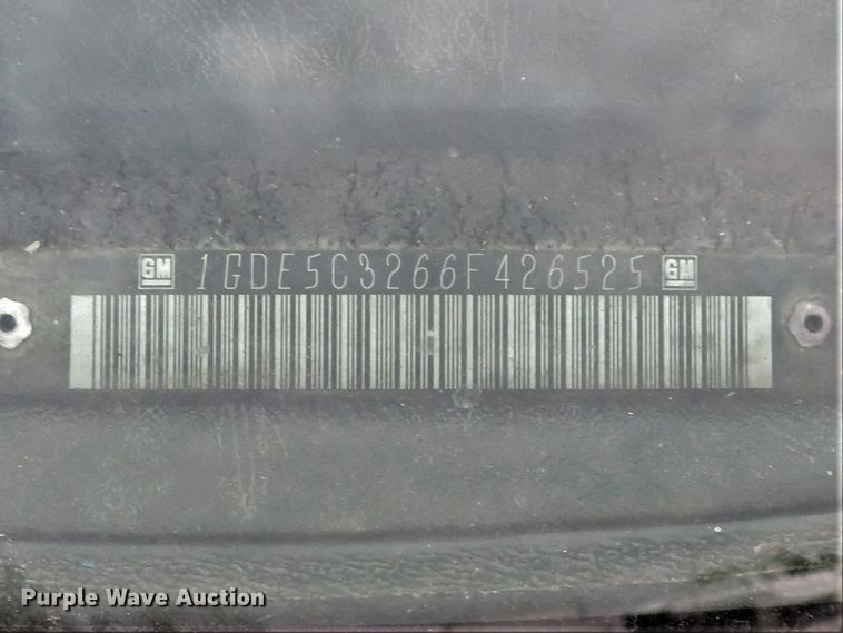 image for item DI2122 2006 GMC C5500 flatbed truck