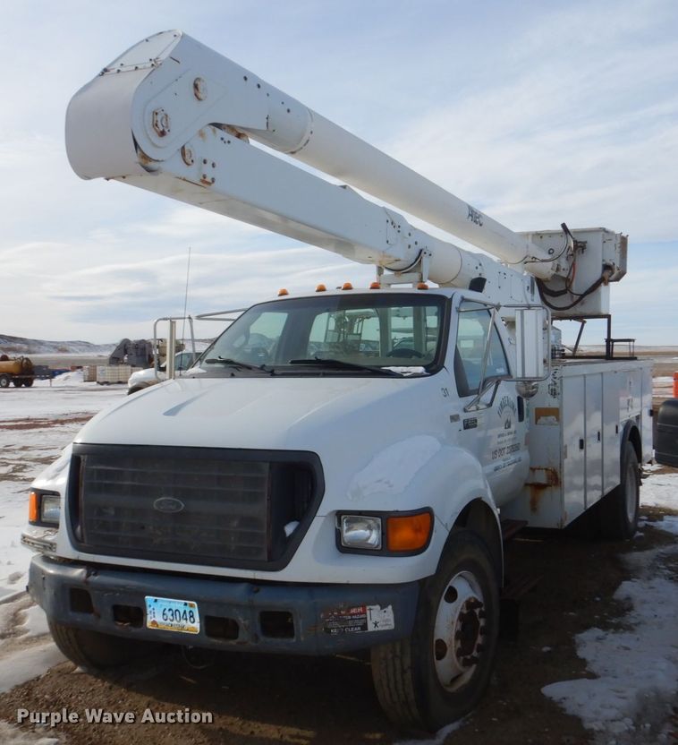 image for item FU9137 2000 Ford F650 Super Duty bucket truck