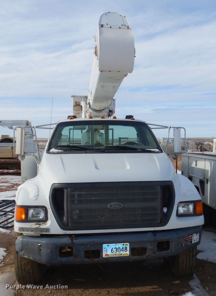 image for item FU9137 2000 Ford F650 Super Duty bucket truck
