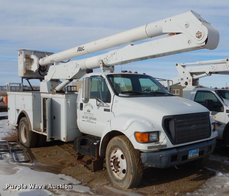 image for item FU9137 2000 Ford F650 Super Duty bucket truck