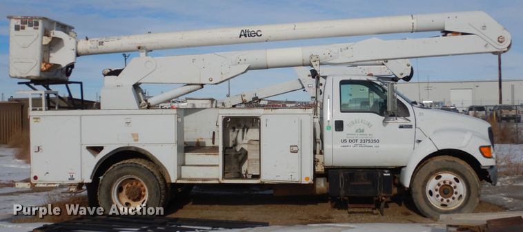 image for item FU9137 2000 Ford F650 Super Duty bucket truck