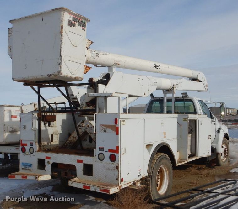 image for item FU9137 2000 Ford F650 Super Duty bucket truck