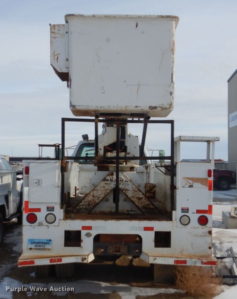 image for item FU9137 2000 Ford F650 Super Duty bucket truck