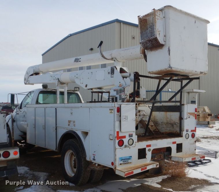 image for item FU9137 2000 Ford F650 Super Duty bucket truck