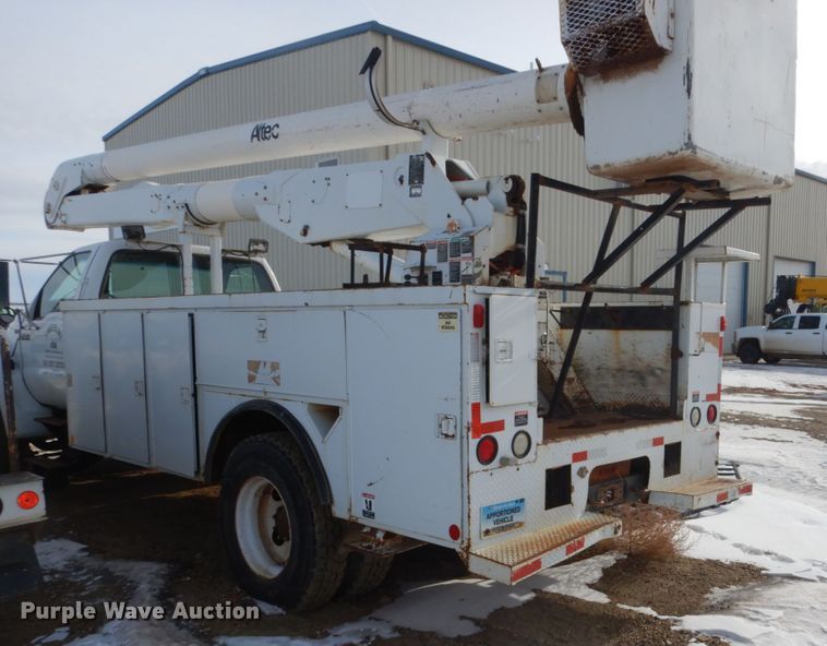 image for item FU9137 2000 Ford F650 Super Duty bucket truck