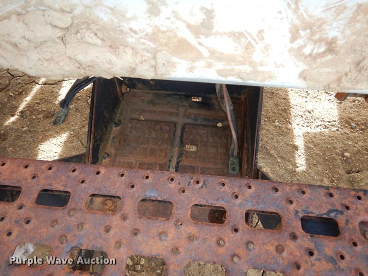 image for item FU9137 2000 Ford F650 Super Duty bucket truck