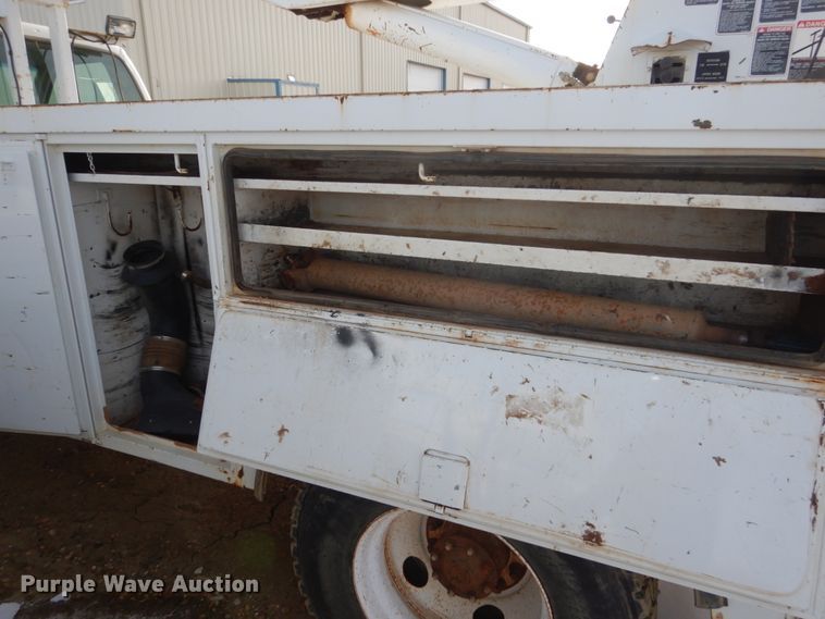 image for item FU9137 2000 Ford F650 Super Duty bucket truck