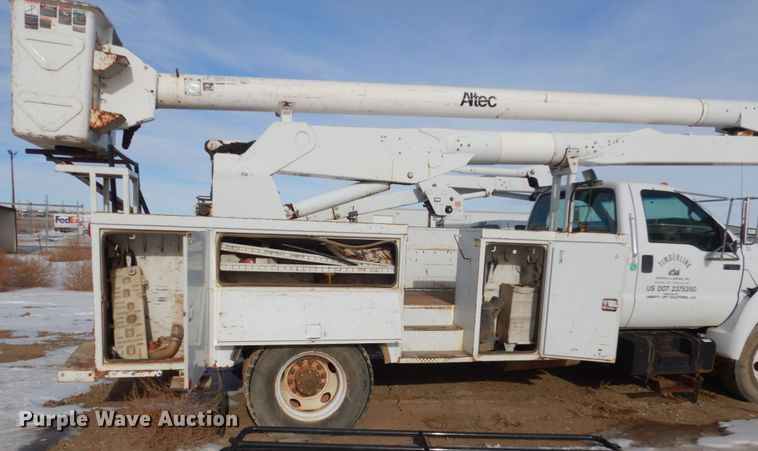 image for item FU9137 2000 Ford F650 Super Duty bucket truck