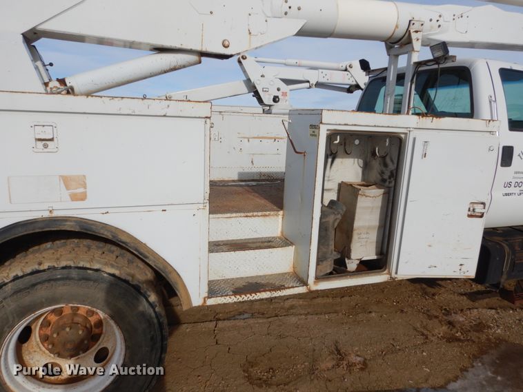 image for item FU9137 2000 Ford F650 Super Duty bucket truck