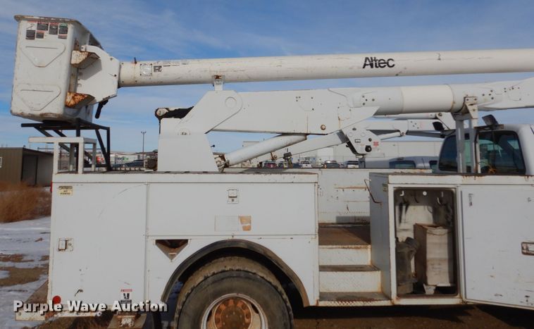 image for item FU9137 2000 Ford F650 Super Duty bucket truck