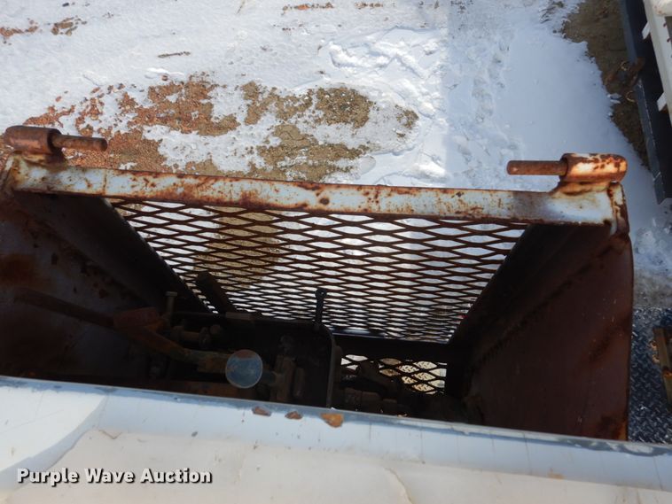 image for item FU9137 2000 Ford F650 Super Duty bucket truck