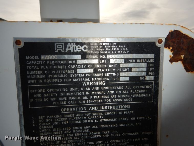 image for item FU9137 2000 Ford F650 Super Duty bucket truck