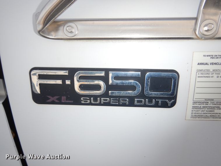 image for item FU9137 2000 Ford F650 Super Duty bucket truck