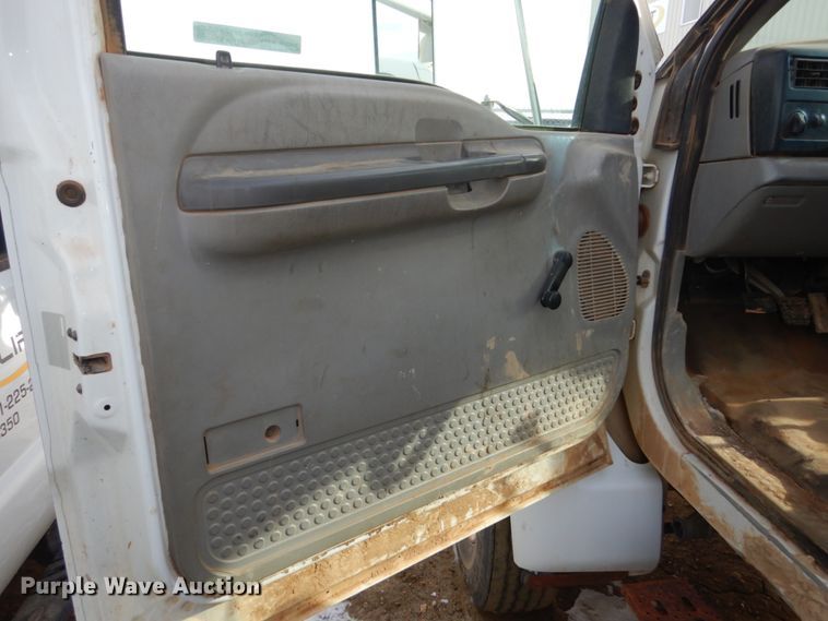 image for item FU9137 2000 Ford F650 Super Duty bucket truck