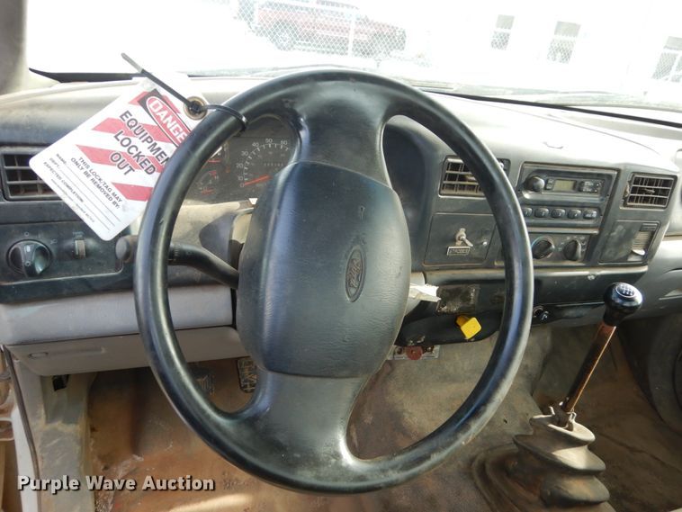 image for item FU9137 2000 Ford F650 Super Duty bucket truck