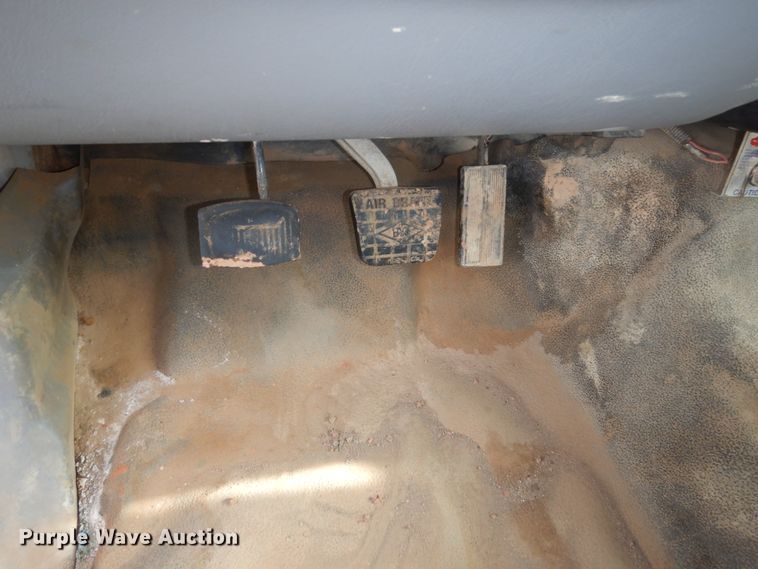 image for item FU9137 2000 Ford F650 Super Duty bucket truck