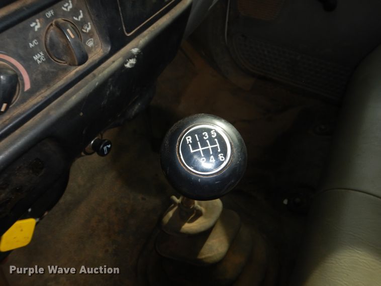 image for item FU9137 2000 Ford F650 Super Duty bucket truck