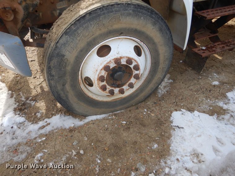 image for item FU9137 2000 Ford F650 Super Duty bucket truck