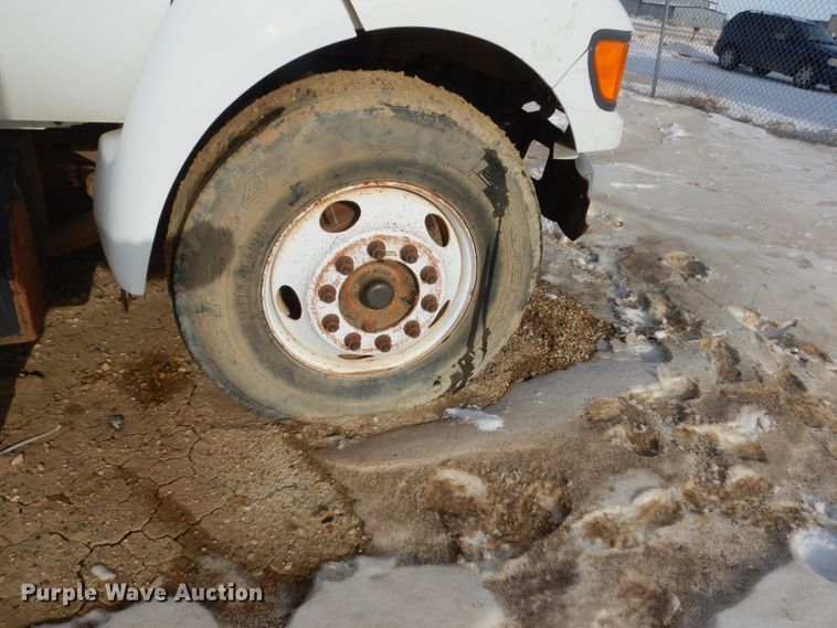 image for item FU9137 2000 Ford F650 Super Duty bucket truck