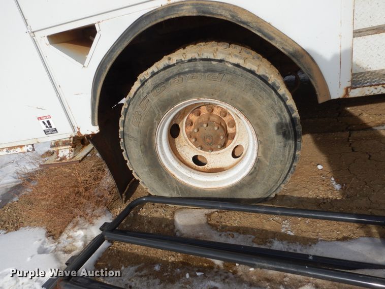 image for item FU9137 2000 Ford F650 Super Duty bucket truck